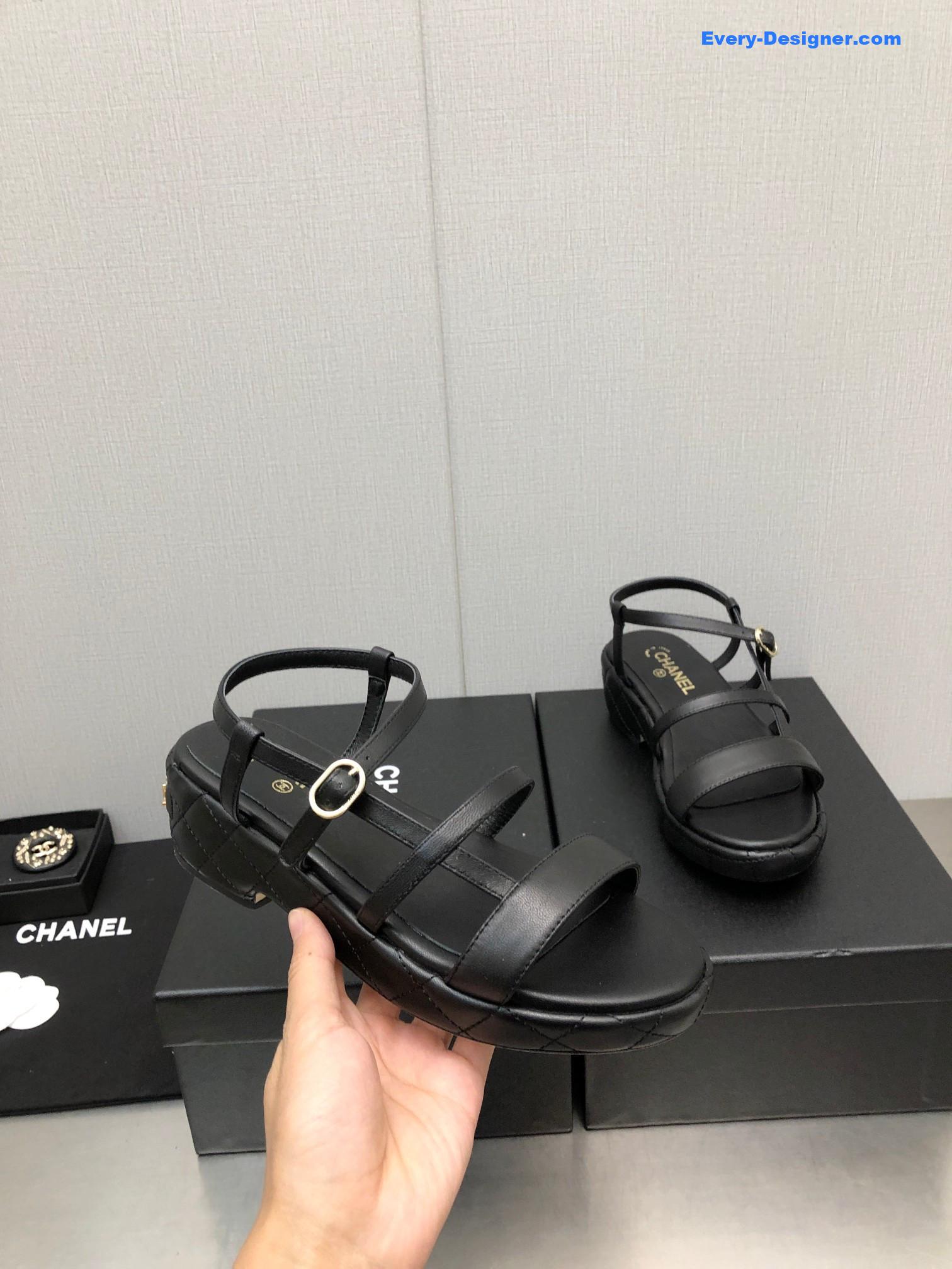 CC back metal logo sandals
