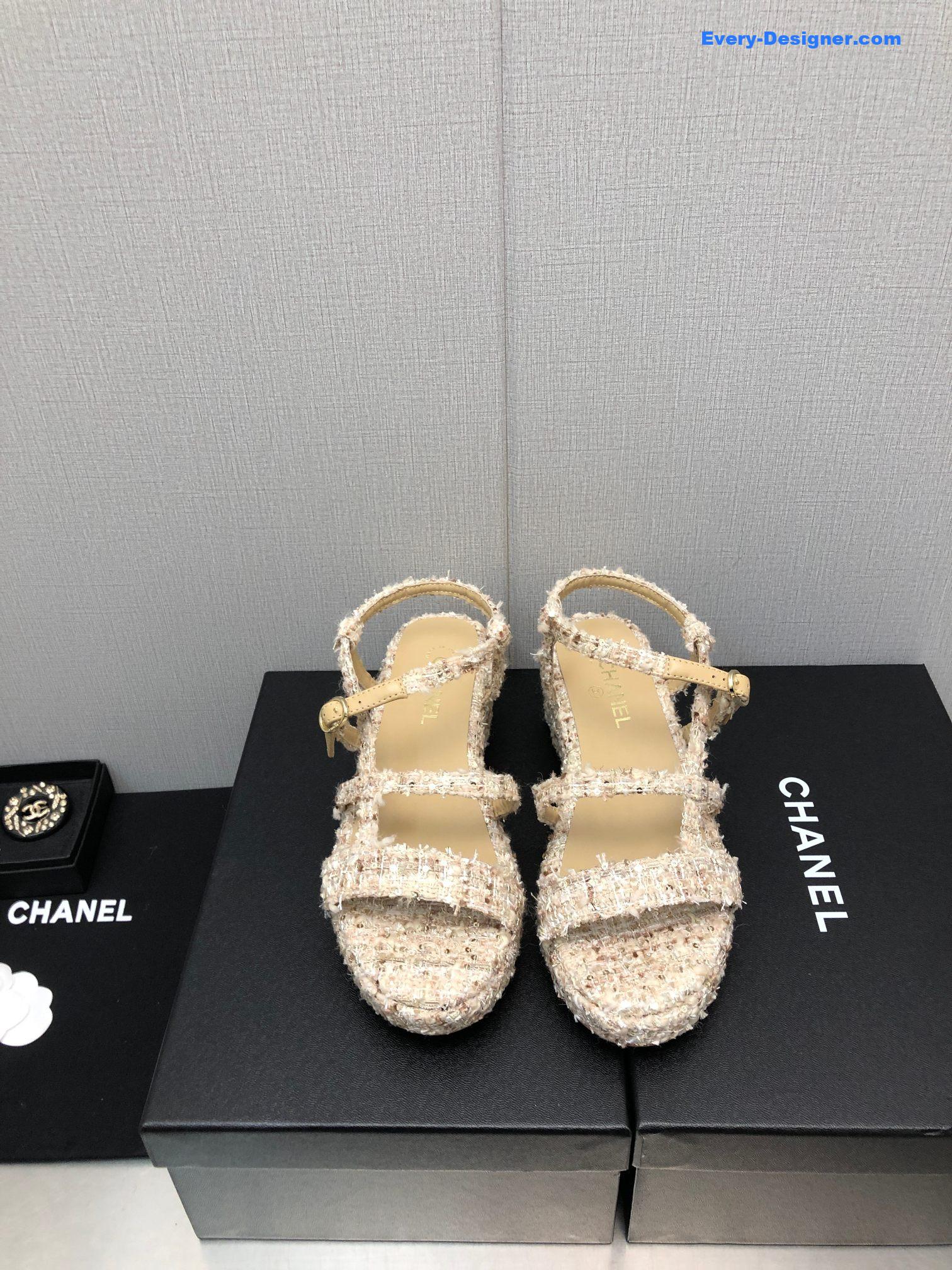 CC back metal logo sandals