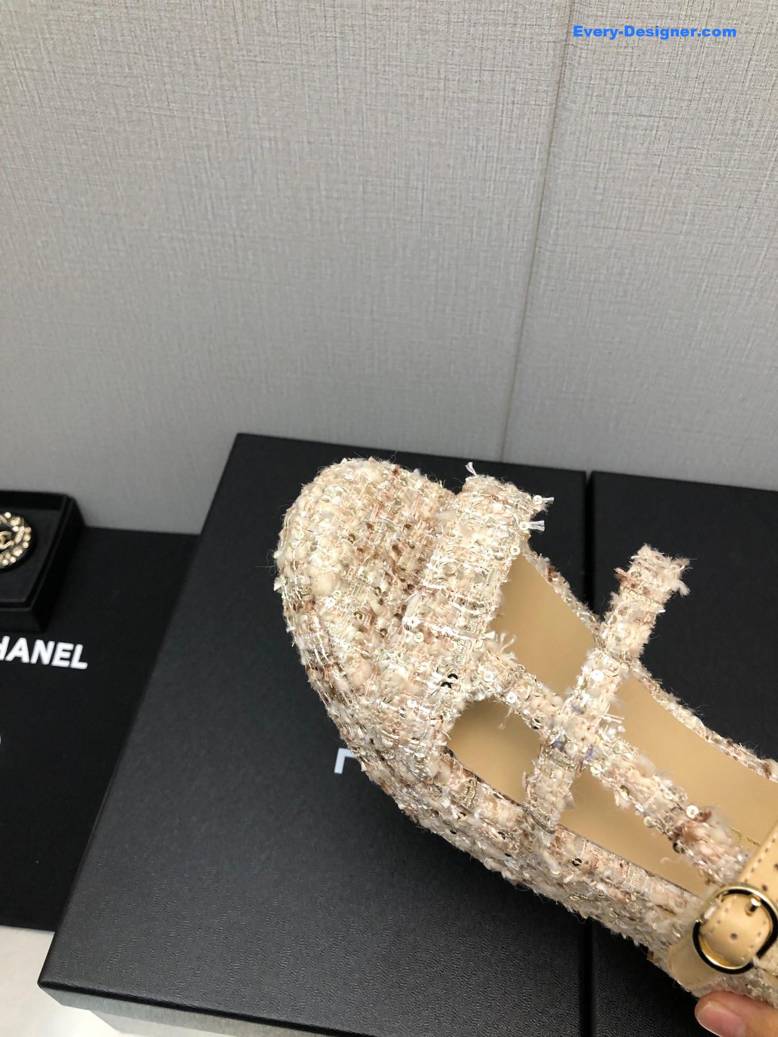 CC back metal logo sandals