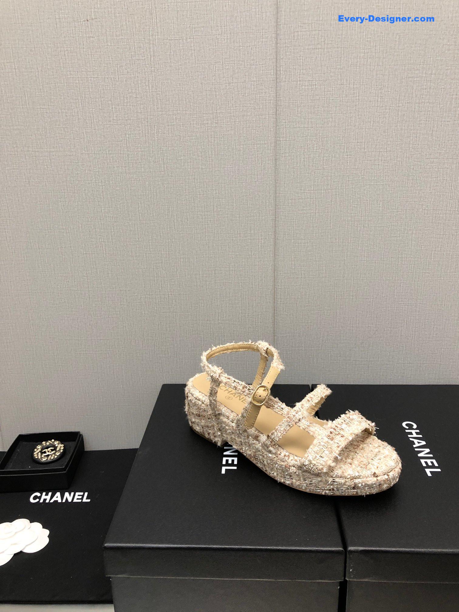 CC back metal logo sandals