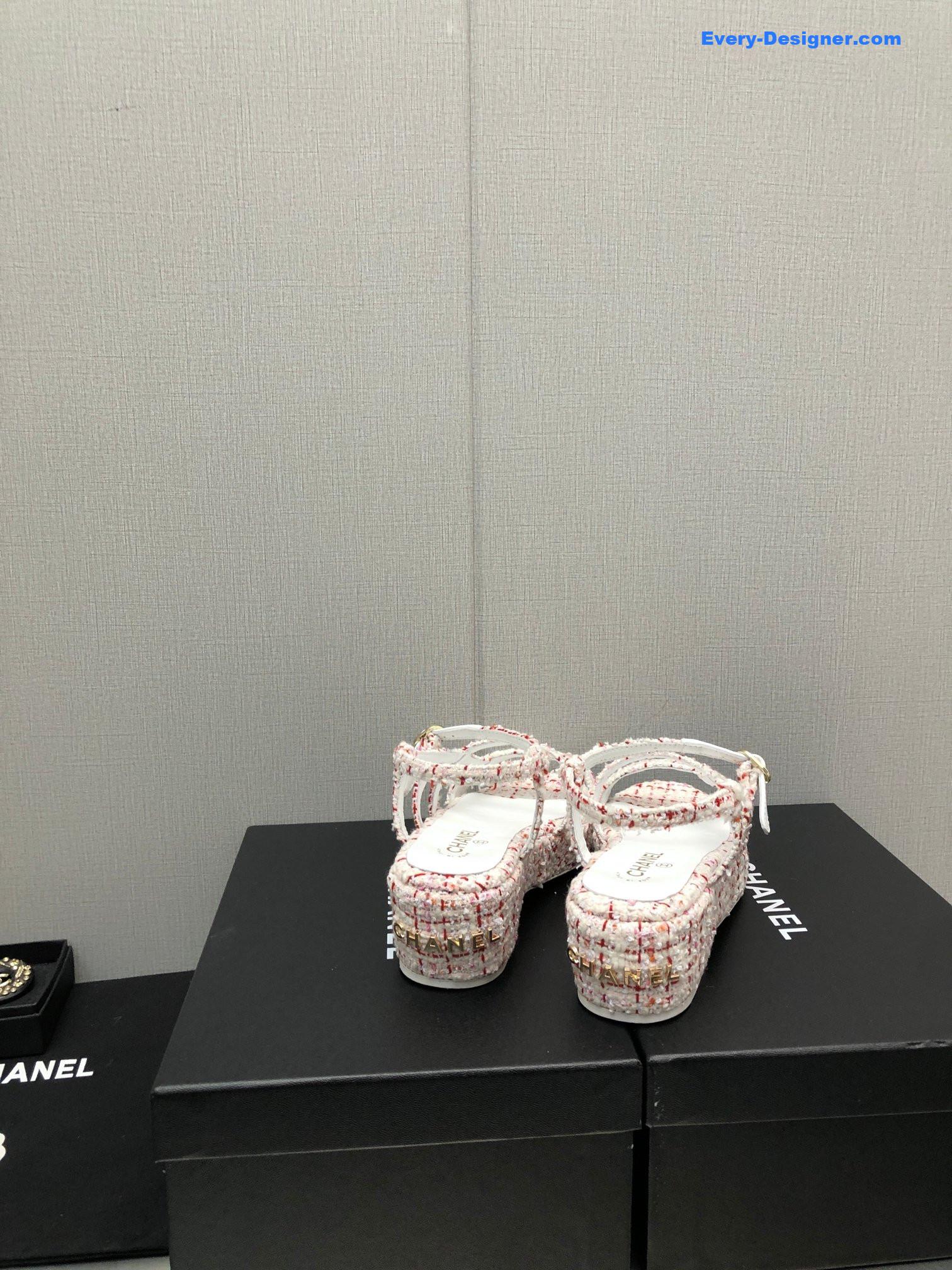 CC back metal logo sandals