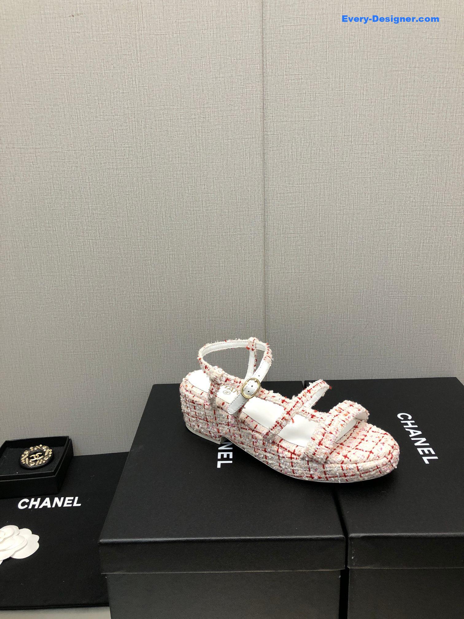 CC back metal logo sandals