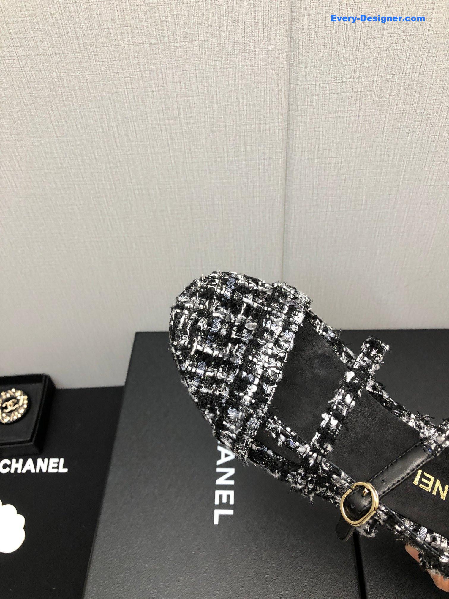 CC back metal logo sandals