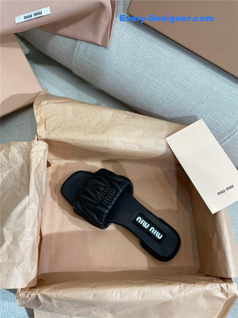 M1um1u slipper sandals in crinkled nappa