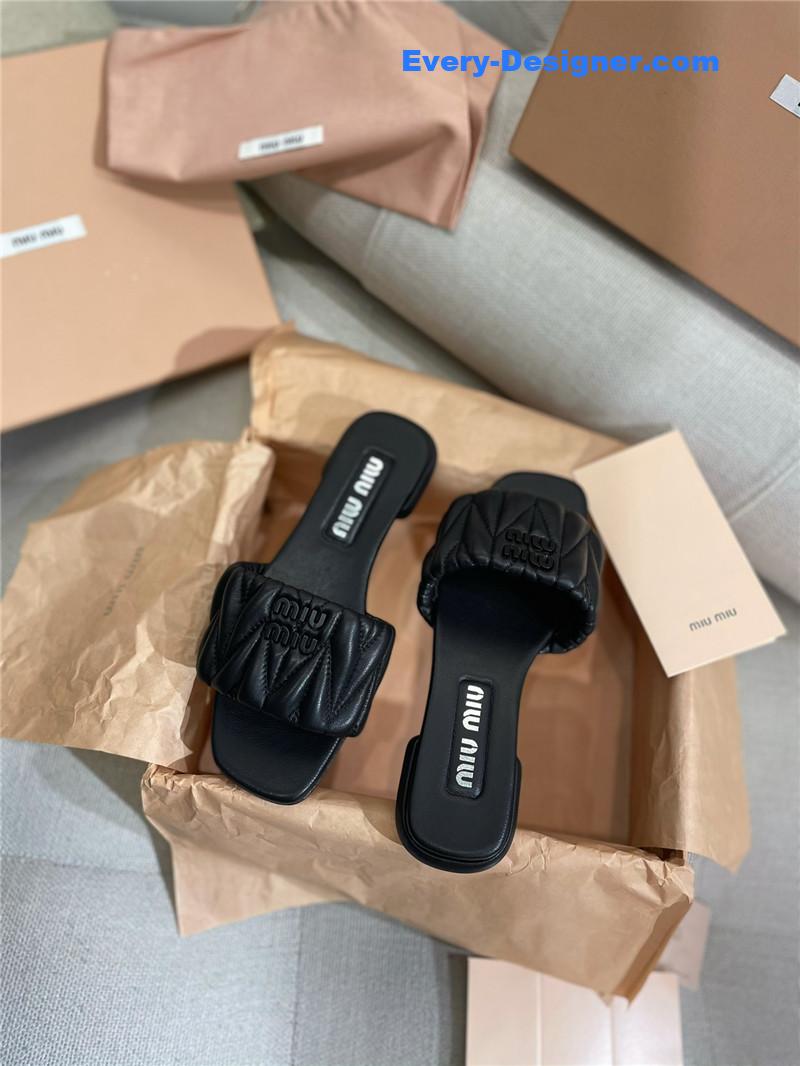 M1um1u slipper sandals in crinkled nappa