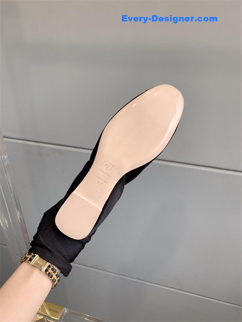Roger vivier new hollow square buckle flat bottom