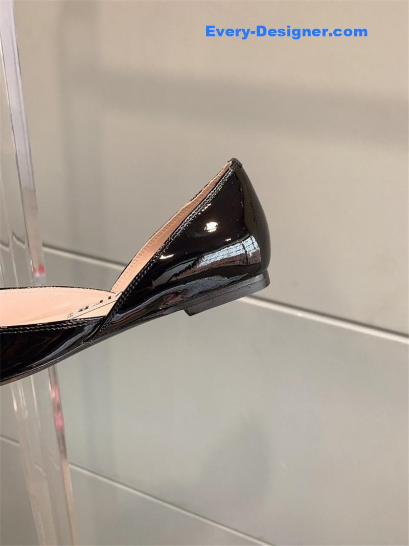 Roger vivier new hollow square buckle flat bottom