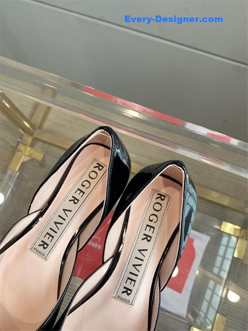 Roger vivier new hollow square buckle flat bottom