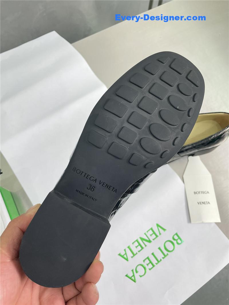 b0tt*ga Ven*ta horseshoe buckle loafers