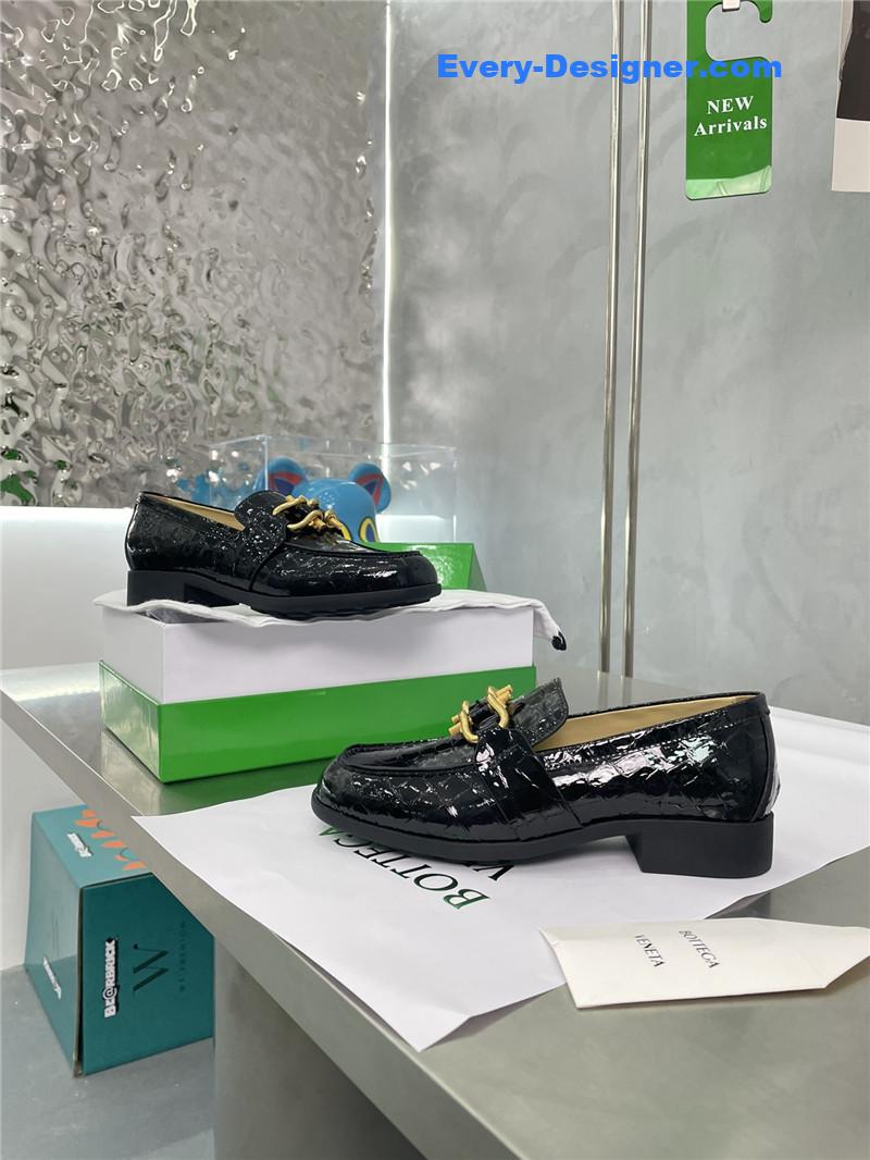 b0tt*ga Ven*ta horseshoe buckle loafers