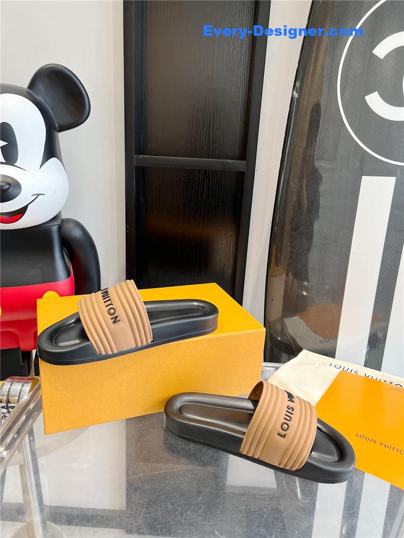 l0vis Vvtt0n lv couple slippers