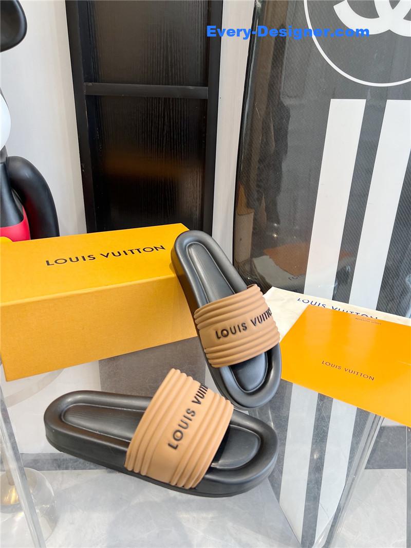 l0vis Vvtt0n lv couple slippers