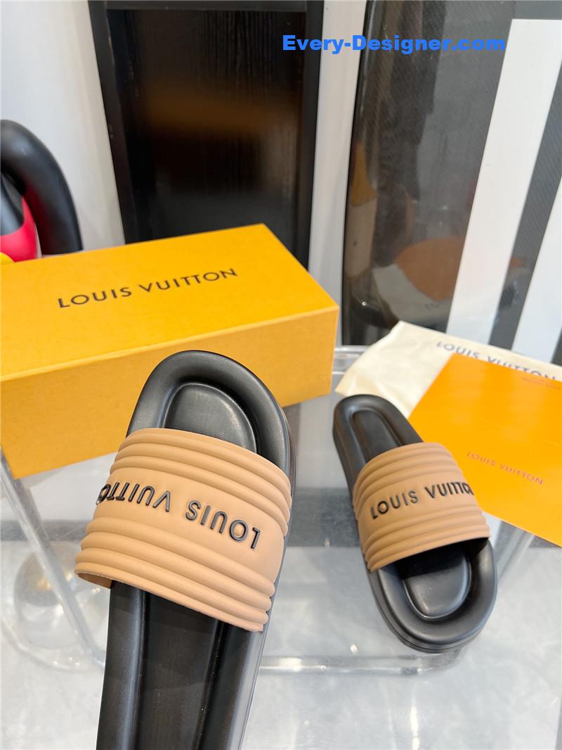 l0vis Vvtt0n lv couple slippers