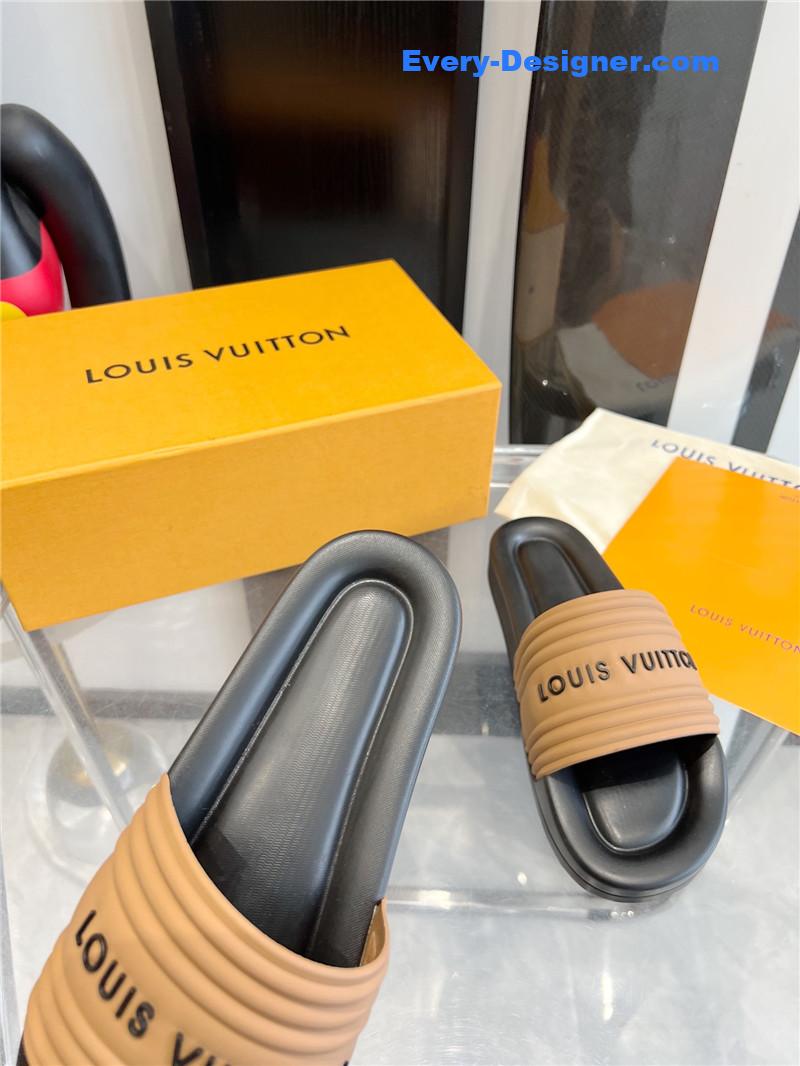 l0vis Vvtt0n lv couple slippers