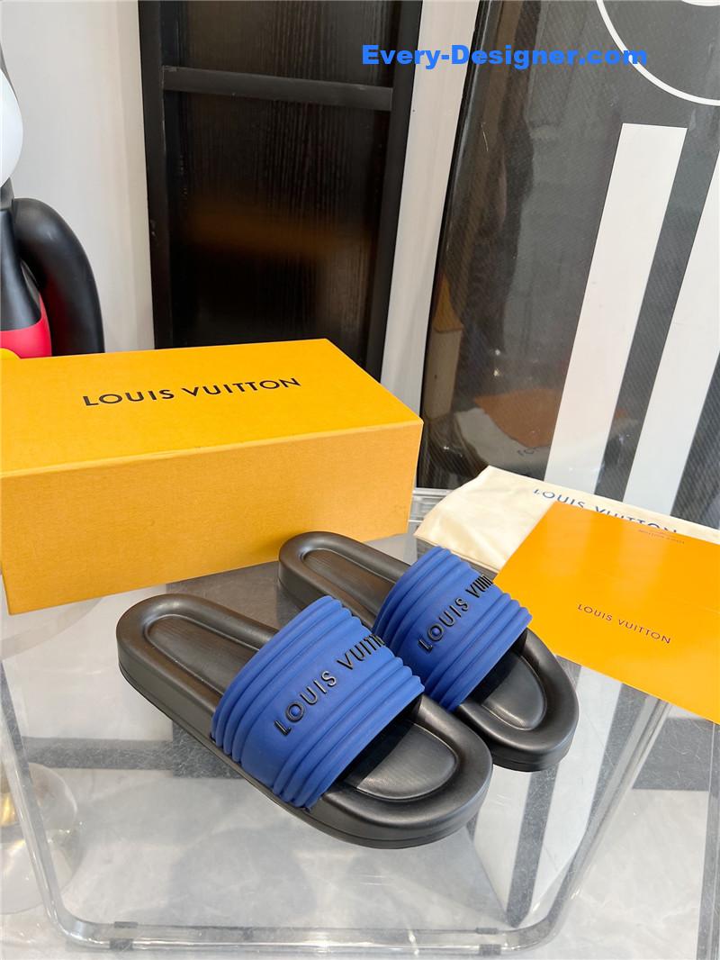 l0vis Vvtt0n lv couple slippers