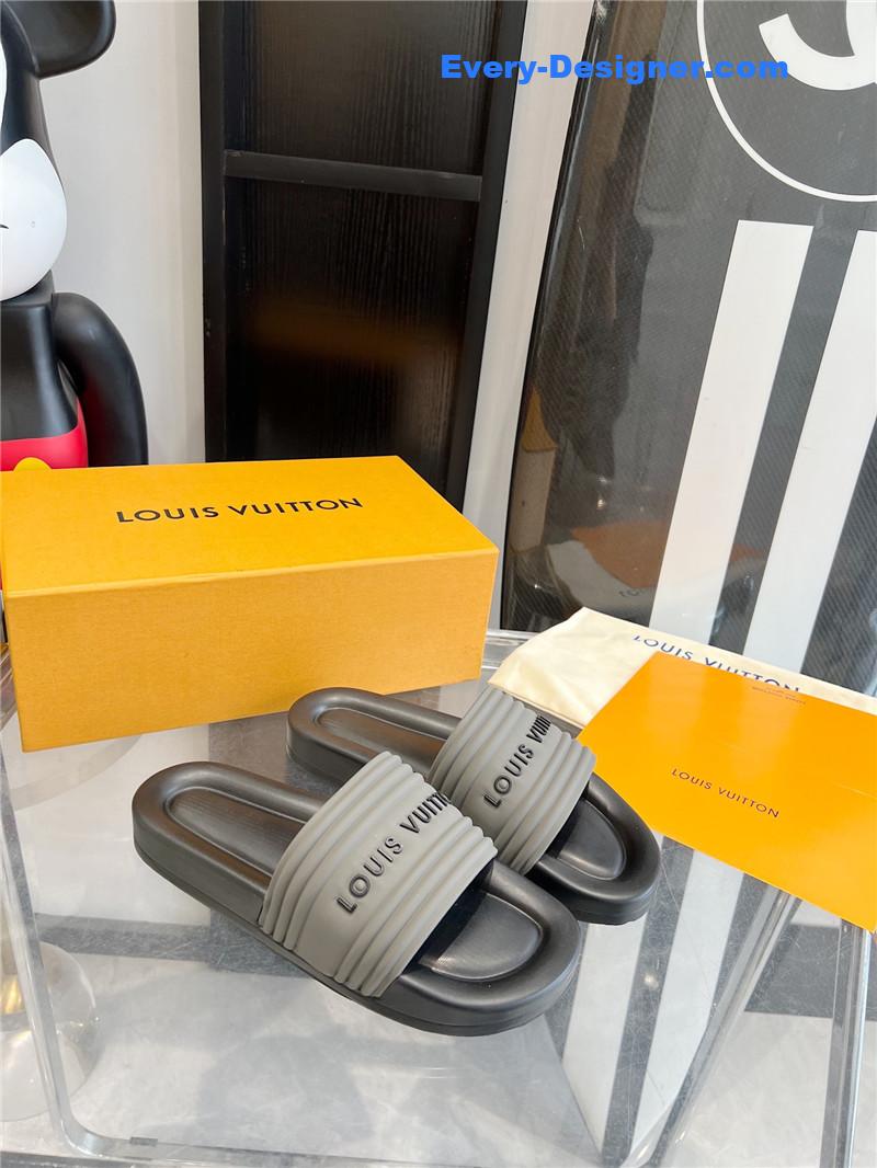 l0vis Vvtt0n lv couple slippers