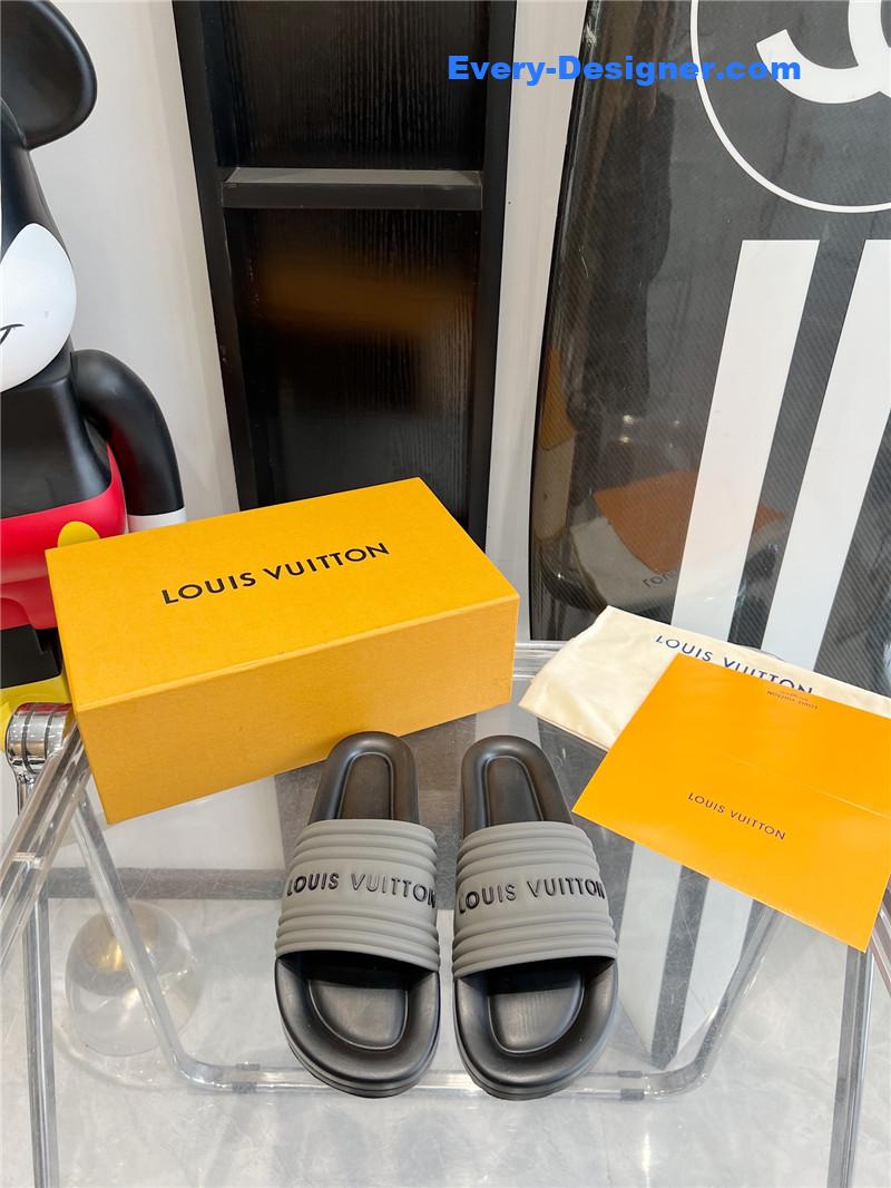 l0vis Vvtt0n lv couple slippers