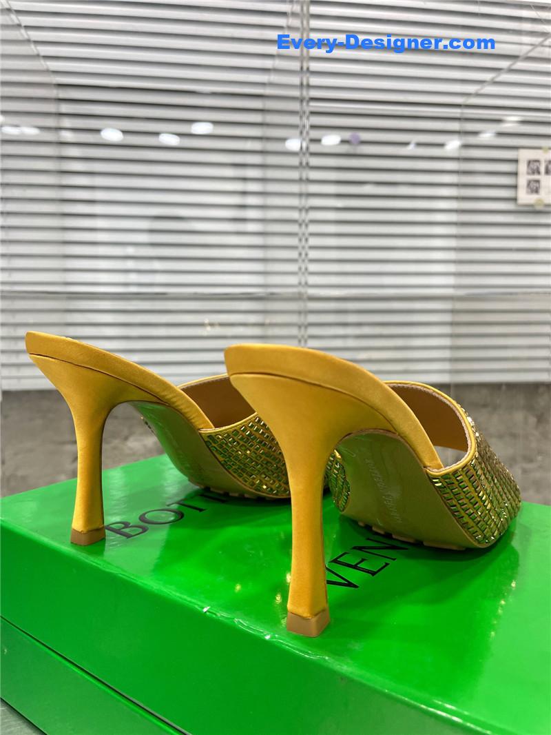 b0tt*ga ven*ta new square D1am0nd slippers