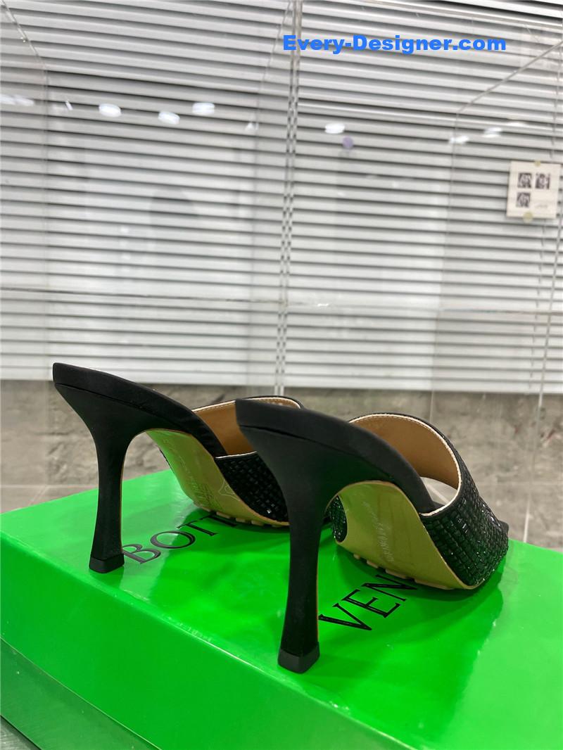 b0tt*ga ven*ta new square D1am0nd slippers