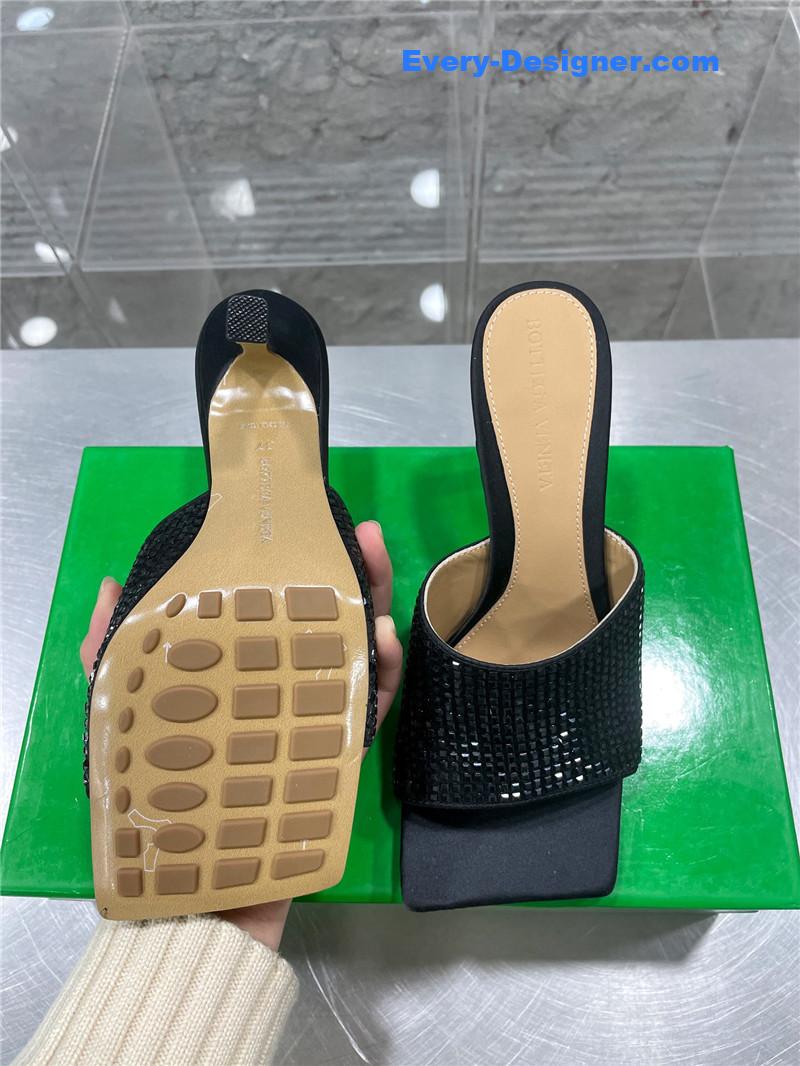 b0tt*ga ven*ta new square D1am0nd slippers