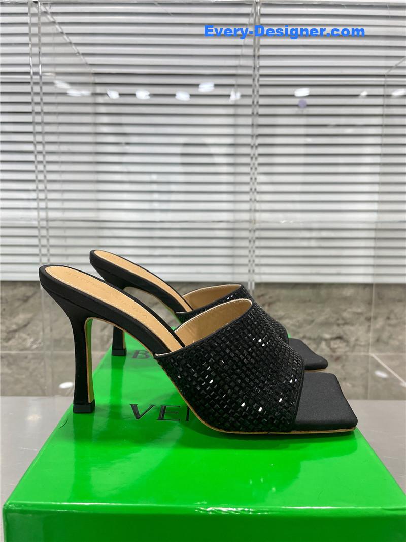 b0tt*ga ven*ta new square D1am0nd slippers