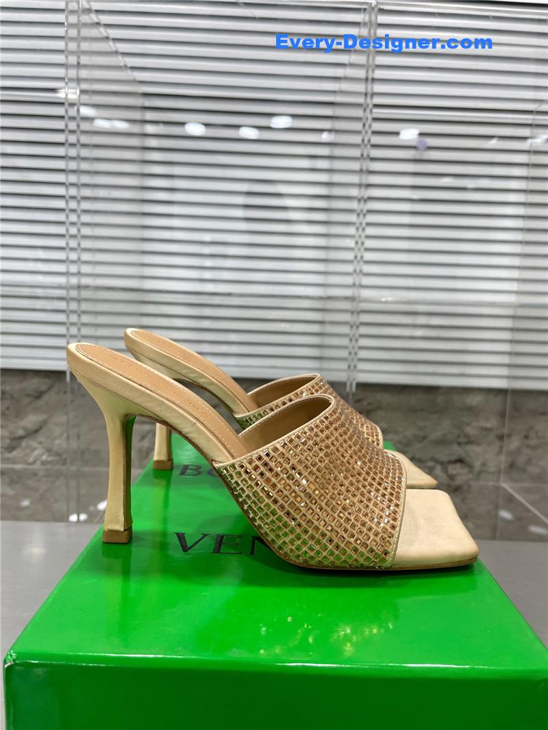 b0tt*ga ven*ta new square D1am0nd slippers