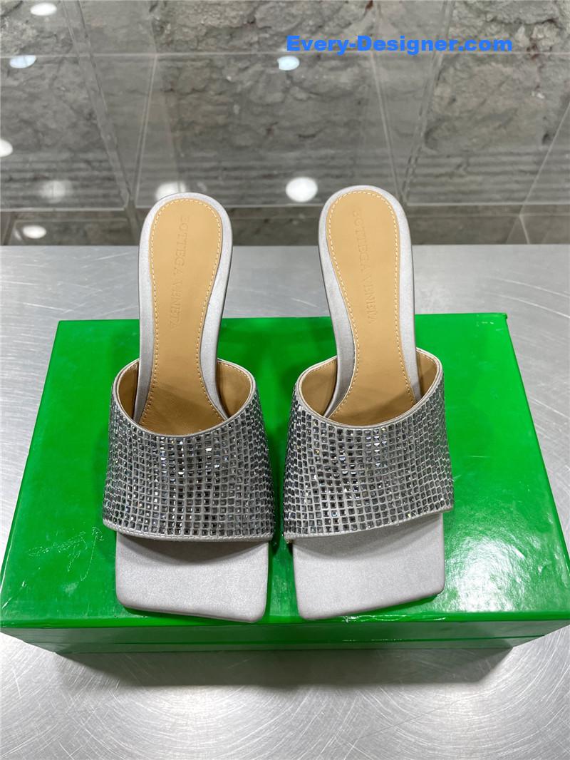 b0tt*ga ven*ta new square D1am0nd slippers