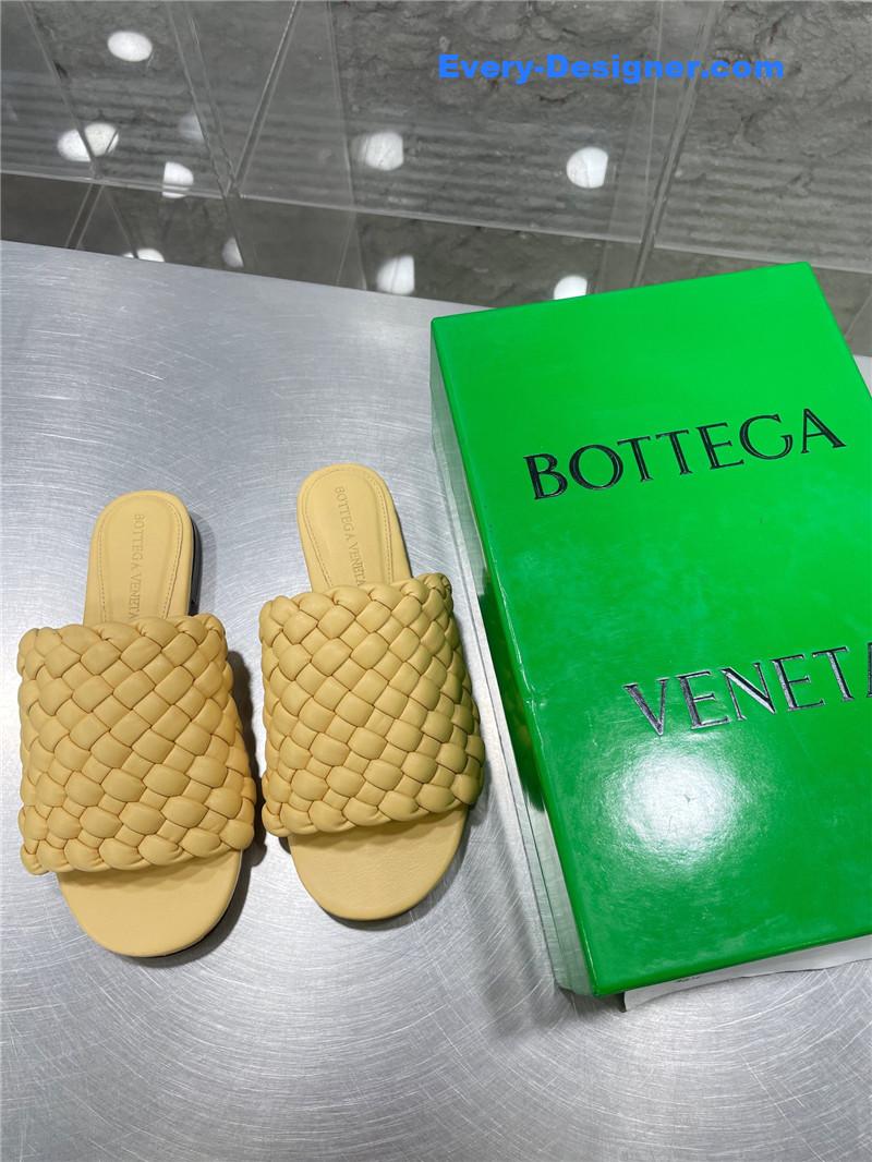 b0tt*ga Ven*ta woven slides