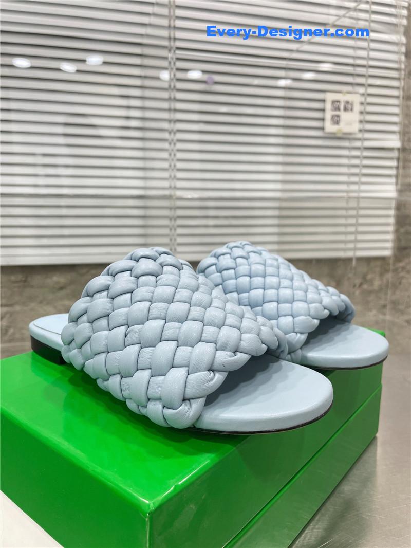 b0tt*ga Ven*ta woven slides