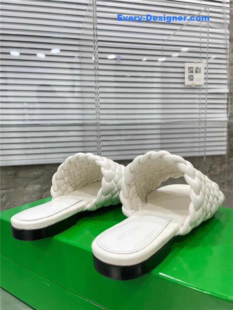 b0tt*ga Ven*ta woven slides