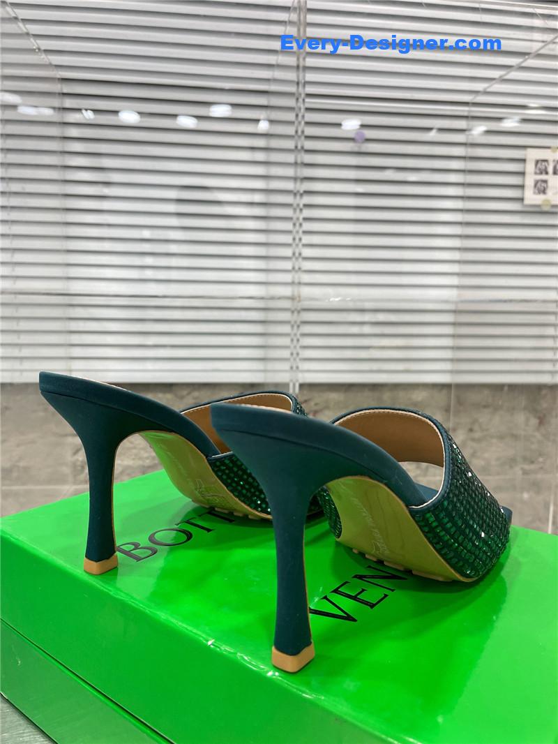 b0tt*ga ven*ta new square D1am0nd slippers