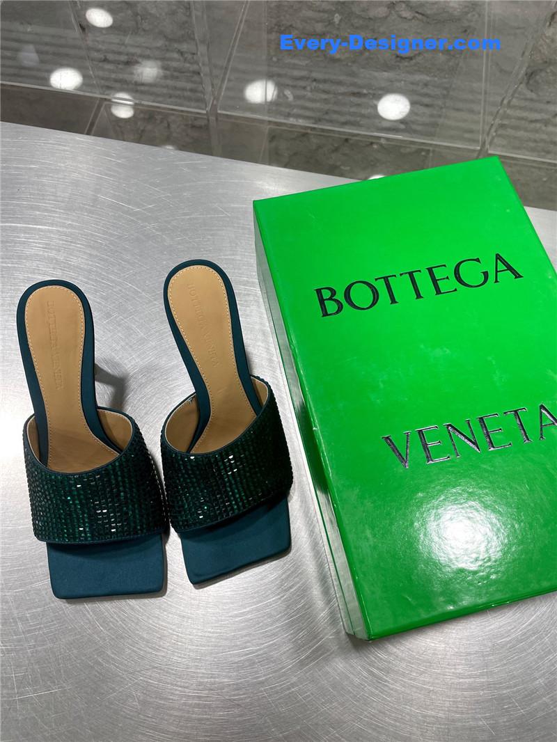 b0tt*ga ven*ta new square D1am0nd slippers