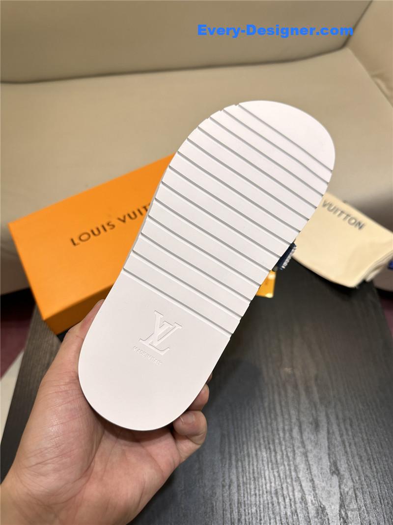 l0vis Vvtt0n lv sandals