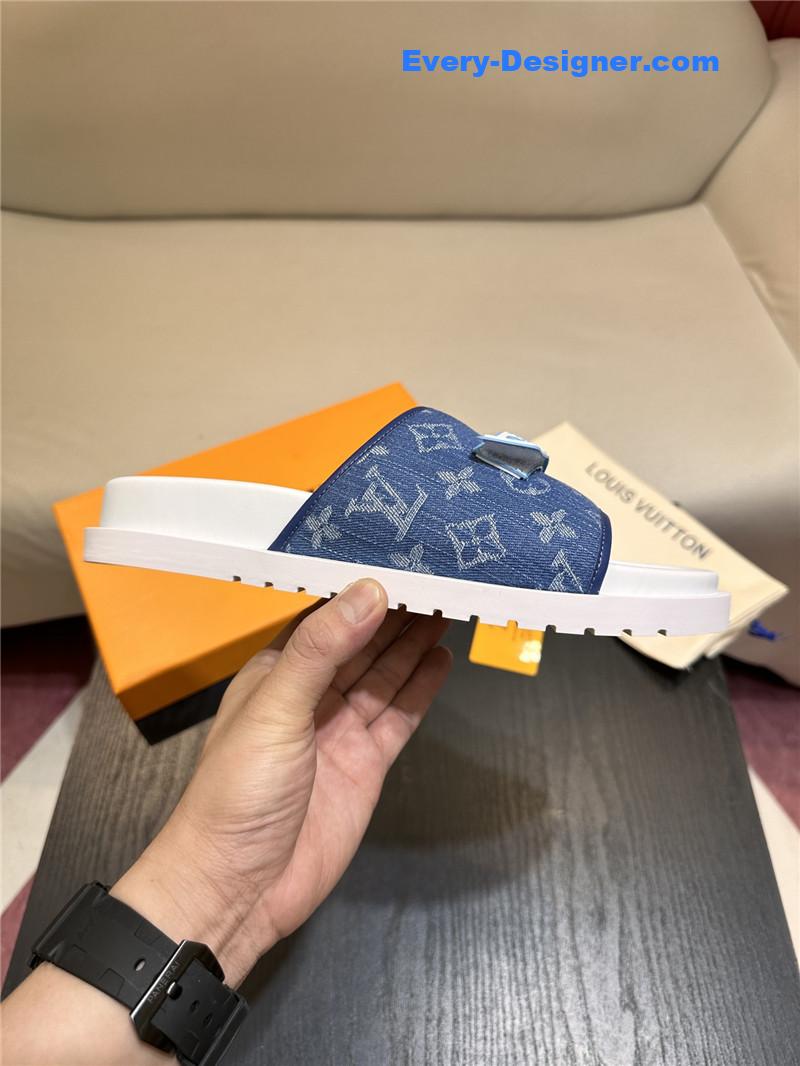 l0vis Vvtt0n lv sandals