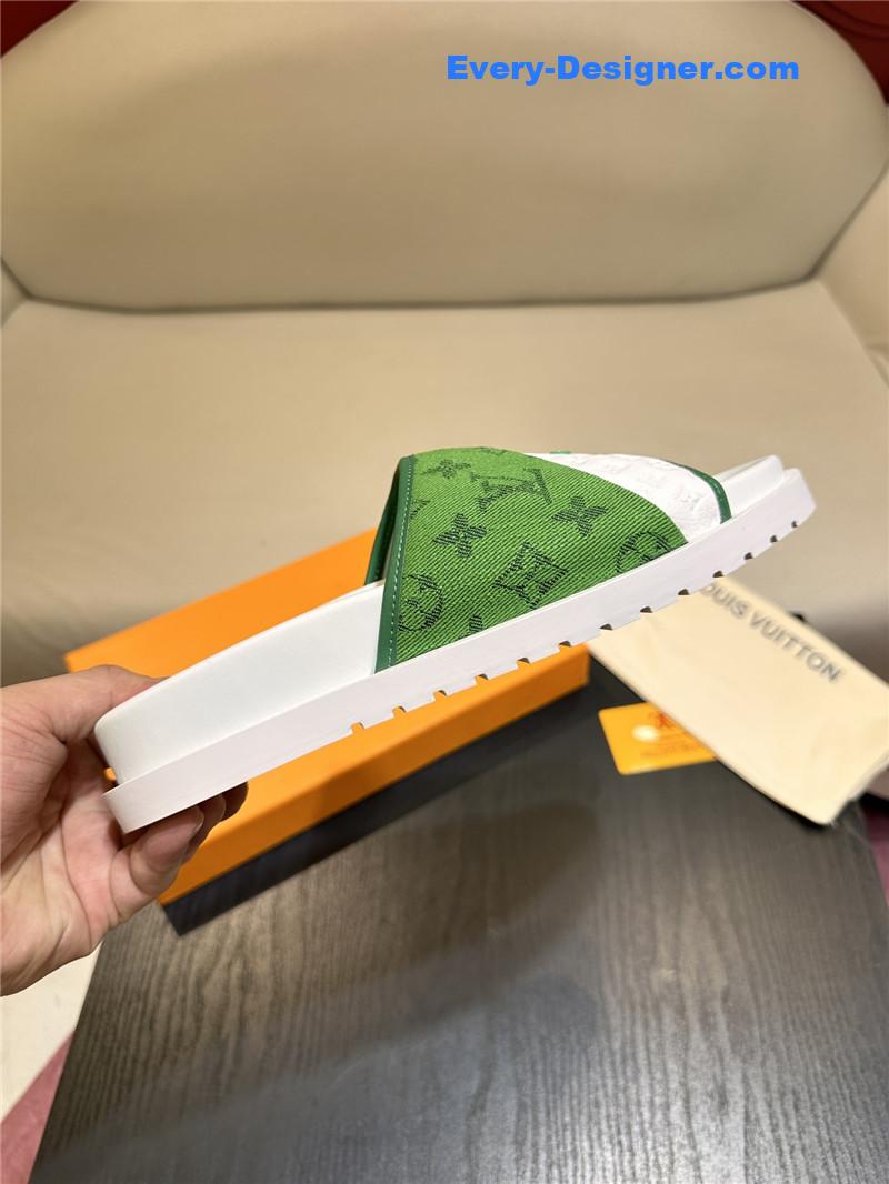 l0vis Vvtt0n lv sandals