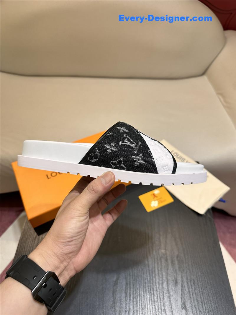 l0vis Vvtt0n lv sandals