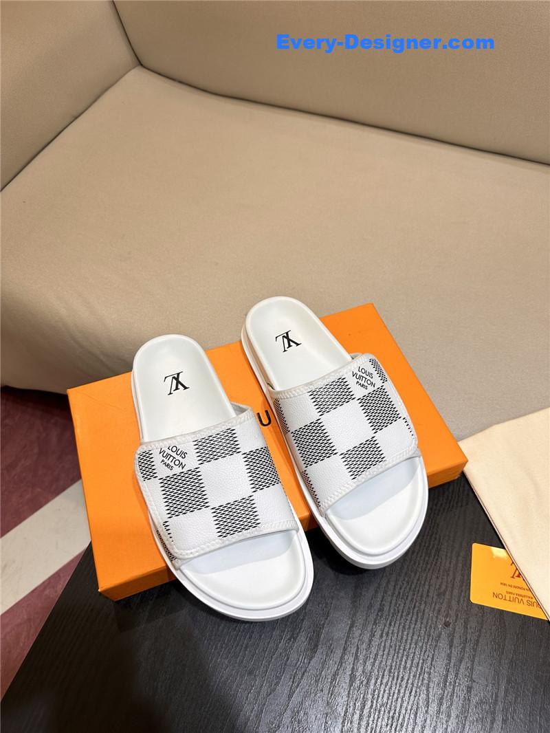 l0vis Vvtt0n lv sandals