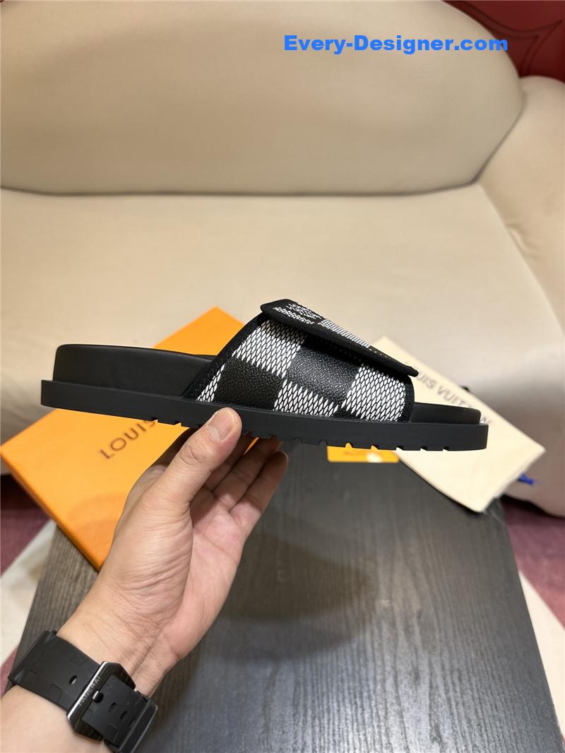 l0vis Vvtt0n lv sandals