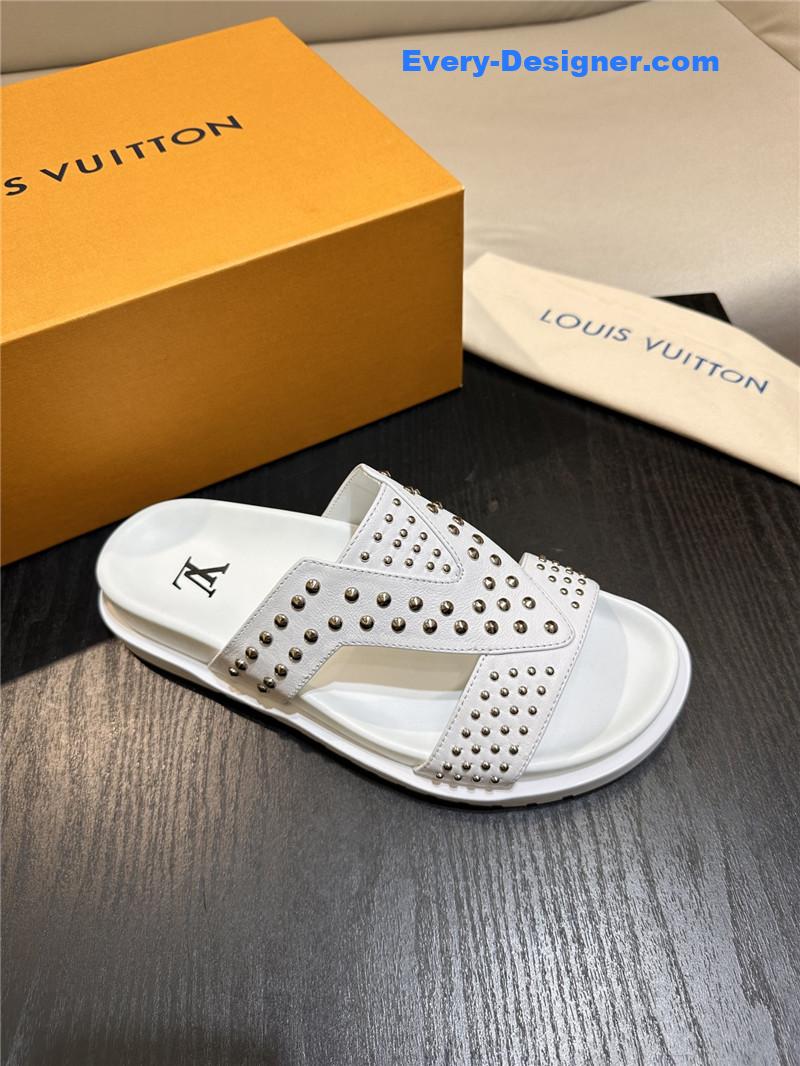 l0vis Vvtt0n lv sandals