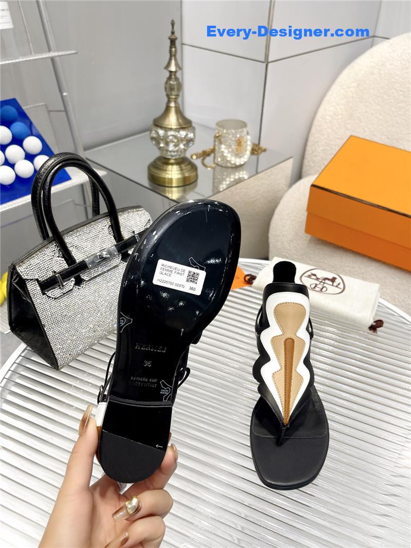 H**me5 color block sandals