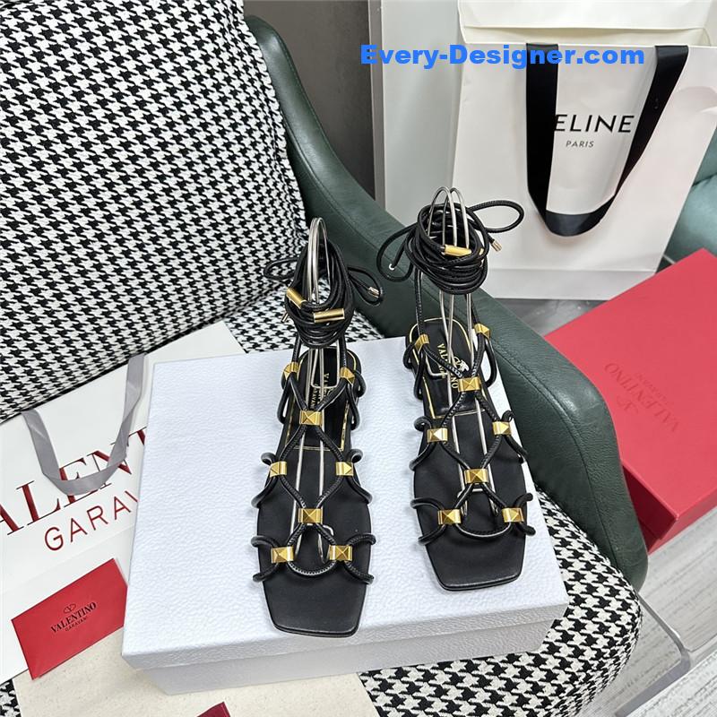 Va1e*ntin0 roman flat sandals