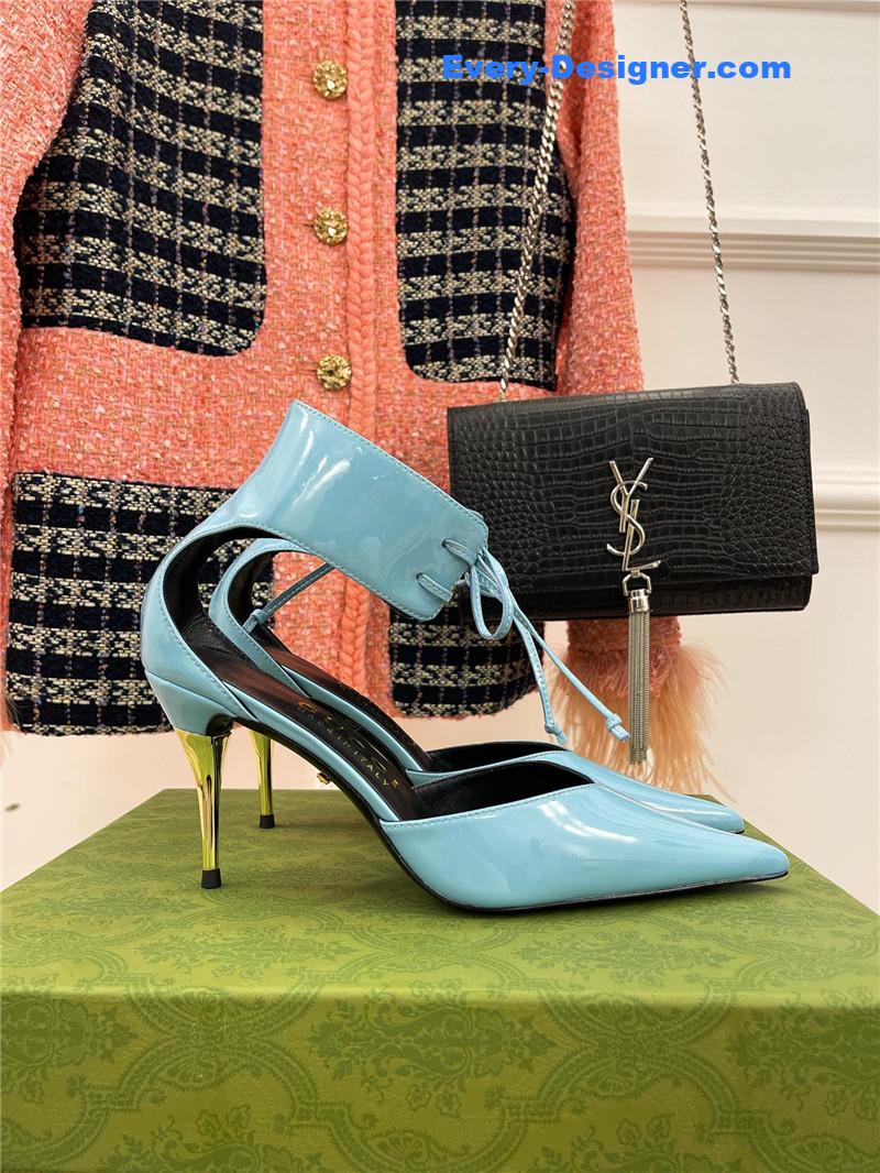 Gvc*1 metal heel pointed sandals