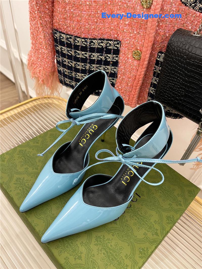 Gvc*1 metal heel pointed sandals