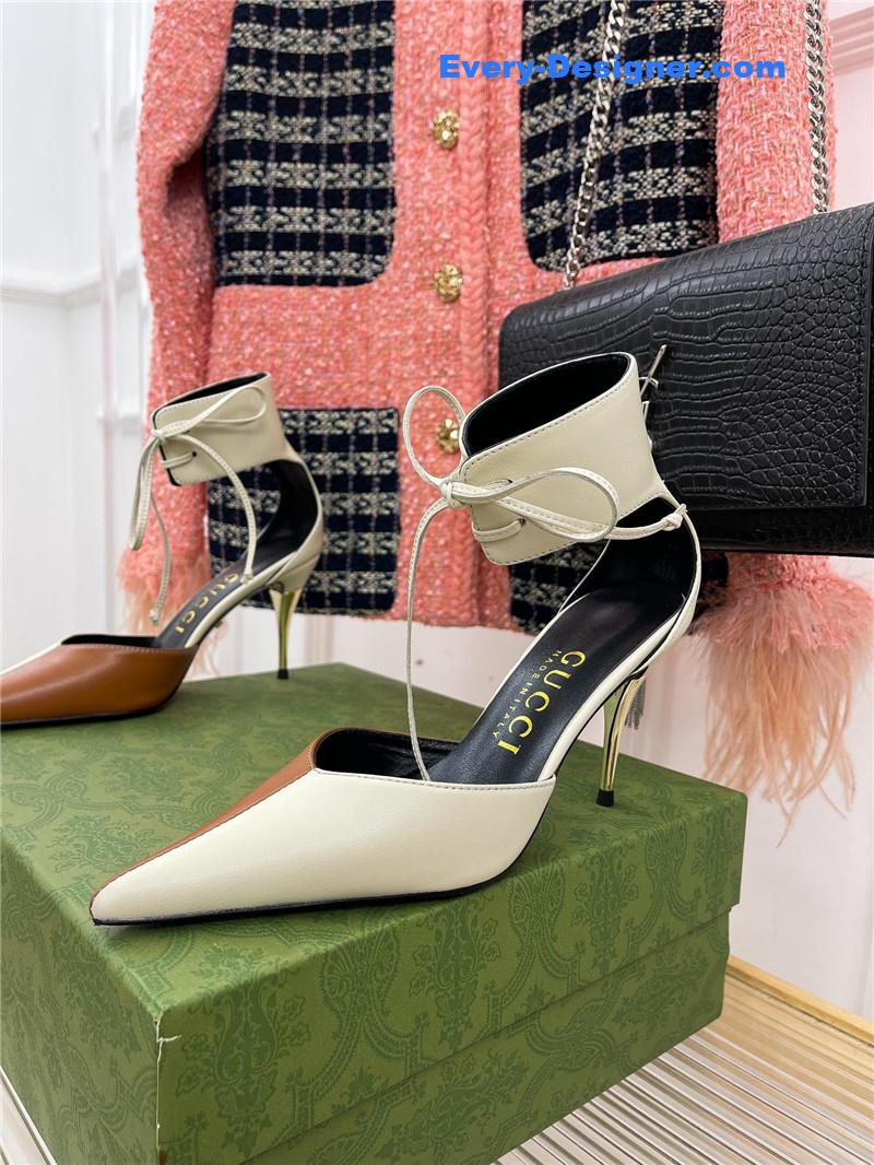 Gvc*1 metal heel pointed sandals