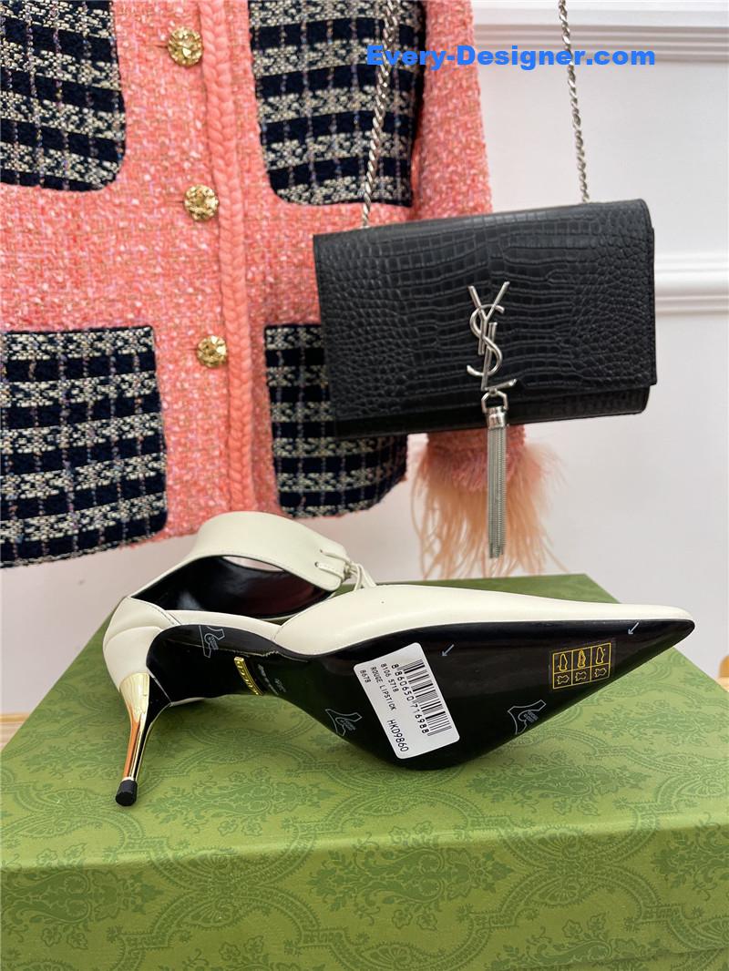 Gvc*1 metal heel pointed sandals