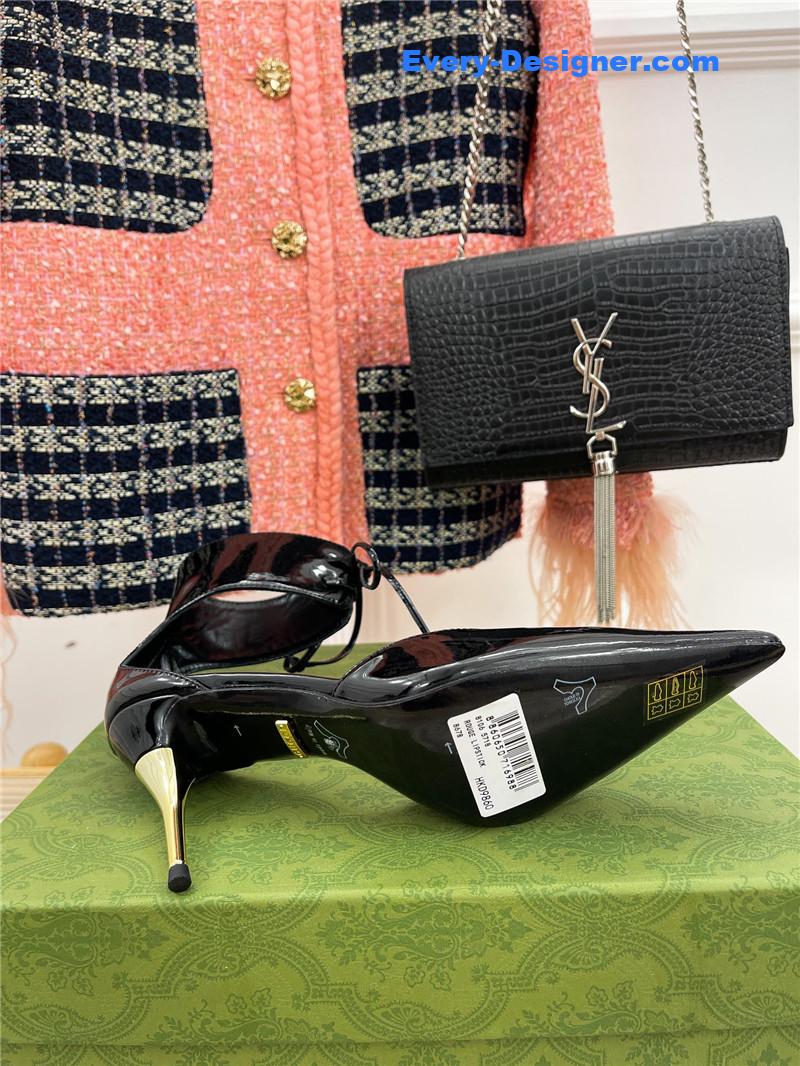 Gvc*1 metal heel pointed sandals