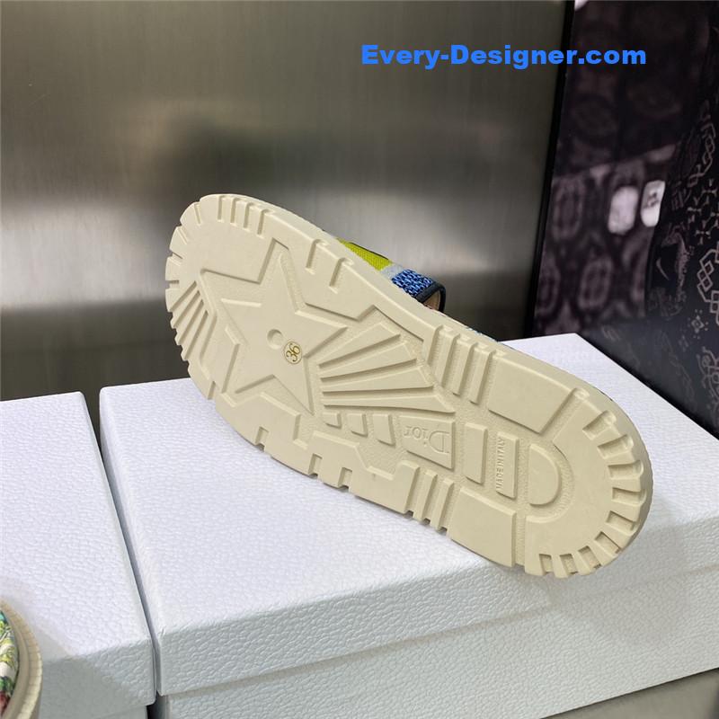 D10r platform jelly color women’s sandals