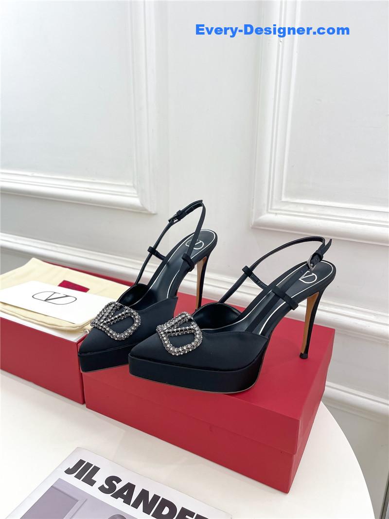 Va1e*ntin0 v buckle platform pumps