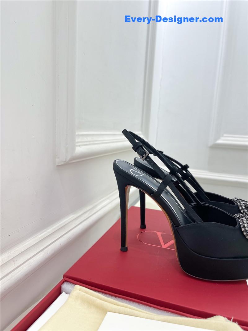 Va1e*ntin0 v buckle platform pumps