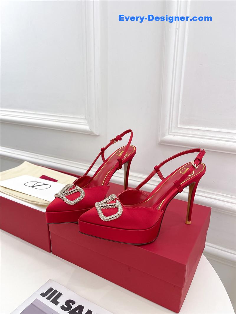 Va1e*ntin0 v buckle platform pumps
